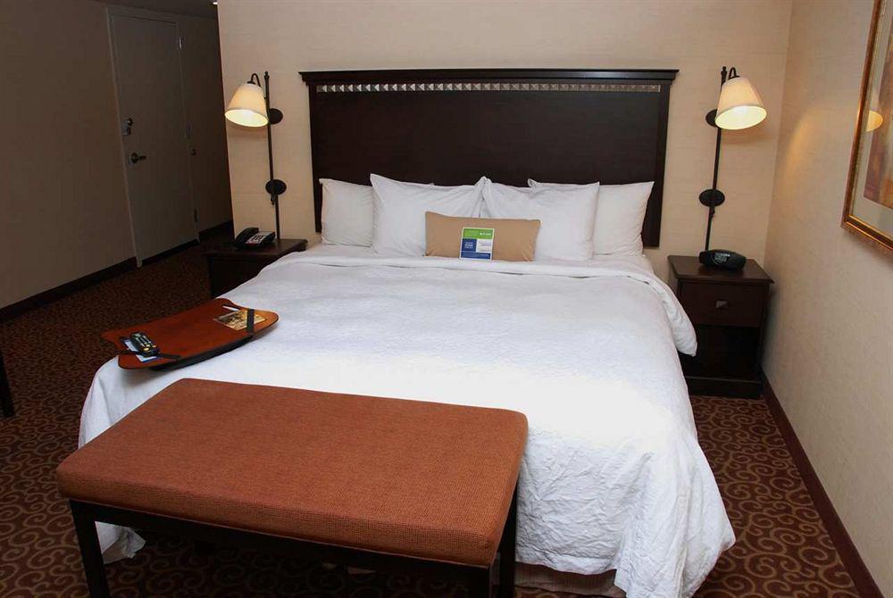 Hampton Inn & Suites Staten Island New York Pokoj fotografie